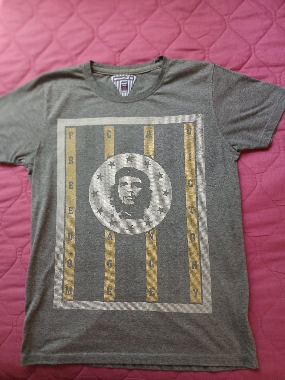Dollars and Pounds  Medium Che Gueavara  Grey t shirt.